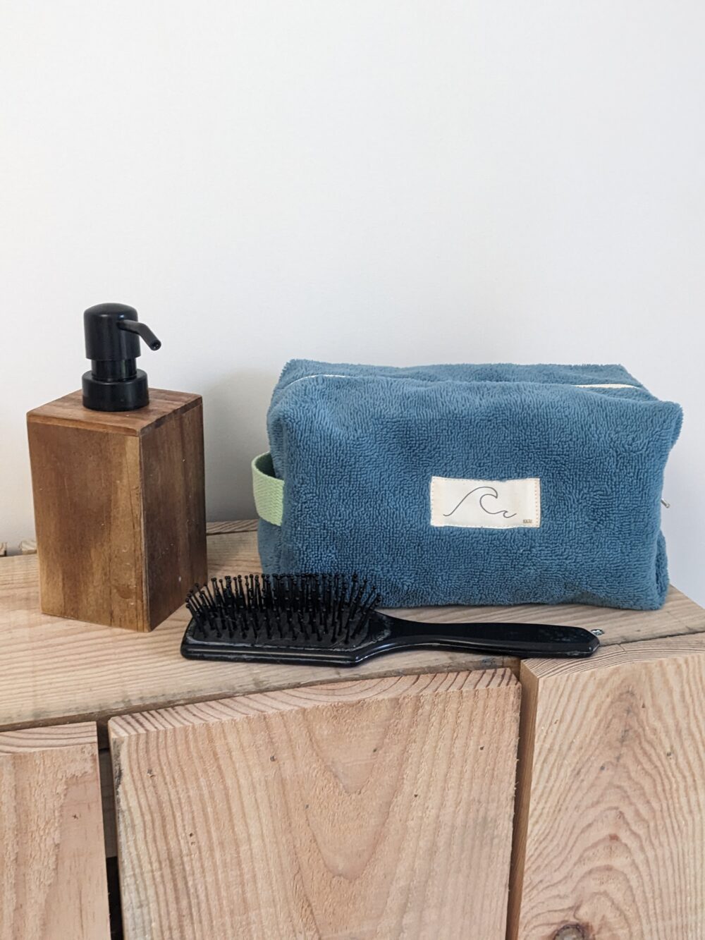 Trousse de toilette éponge bleue – Image 3