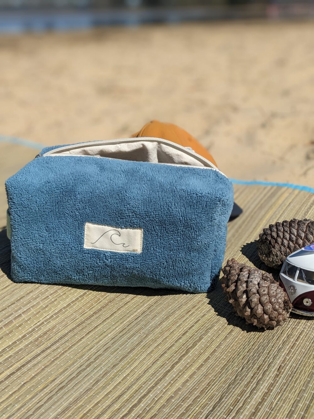 Trousse de toilette éponge bleue – Image 2